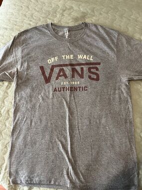 Vans Men's Gray Heather Graphic Tee with Maroon Logo